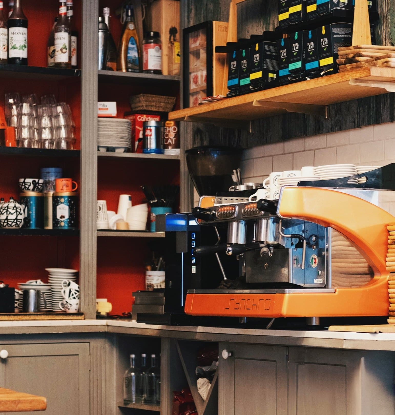 Le bar et la machine à café