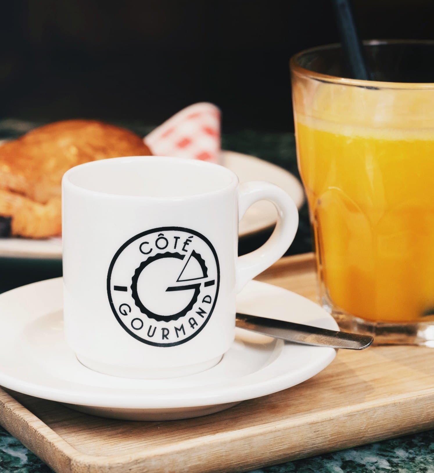 Café et jus d’orange frais